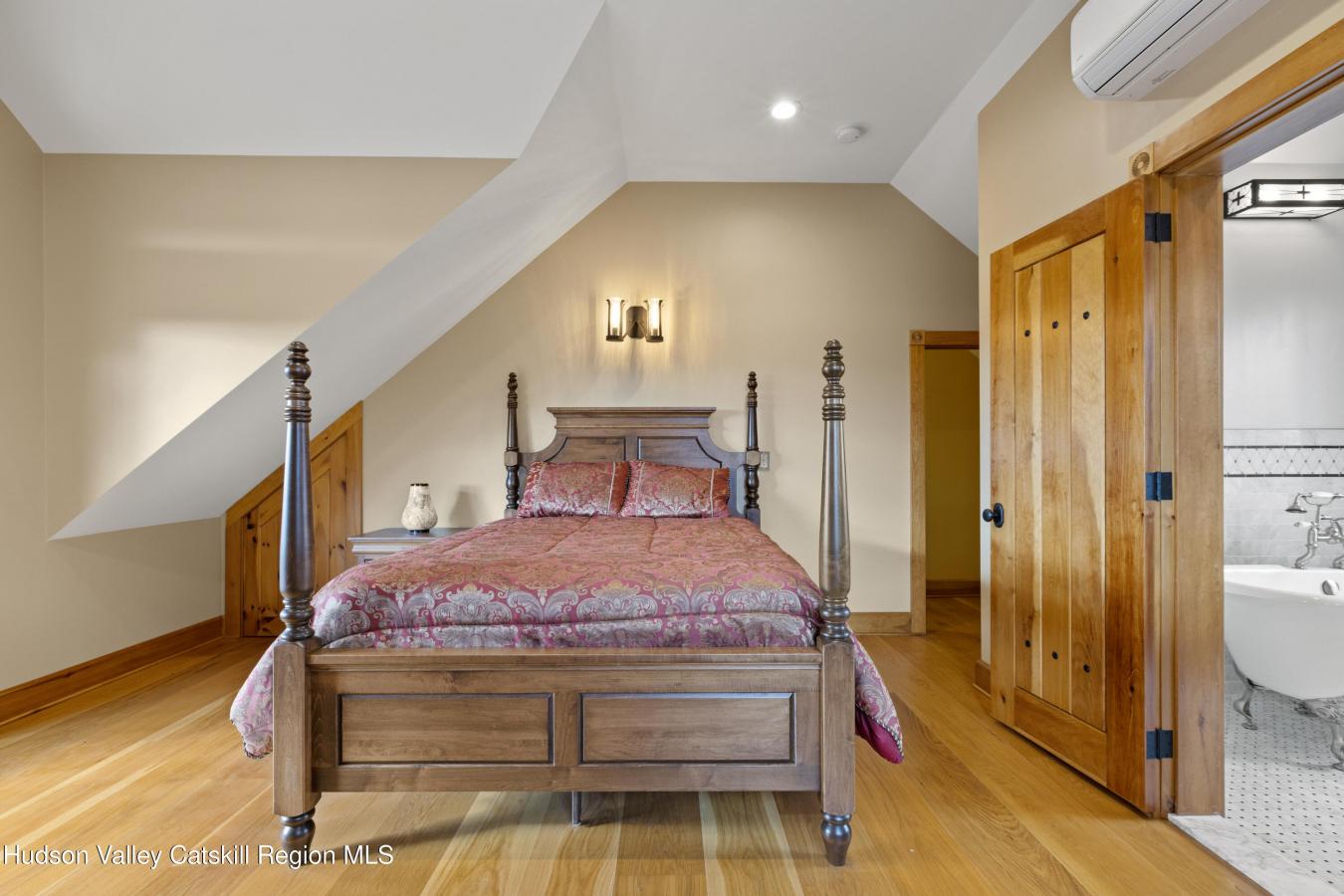 Kingston, New York, 12401, United States, 4 Bedrooms Bedrooms, ,4 BathroomsBathrooms,Residential,For Sale,1753726