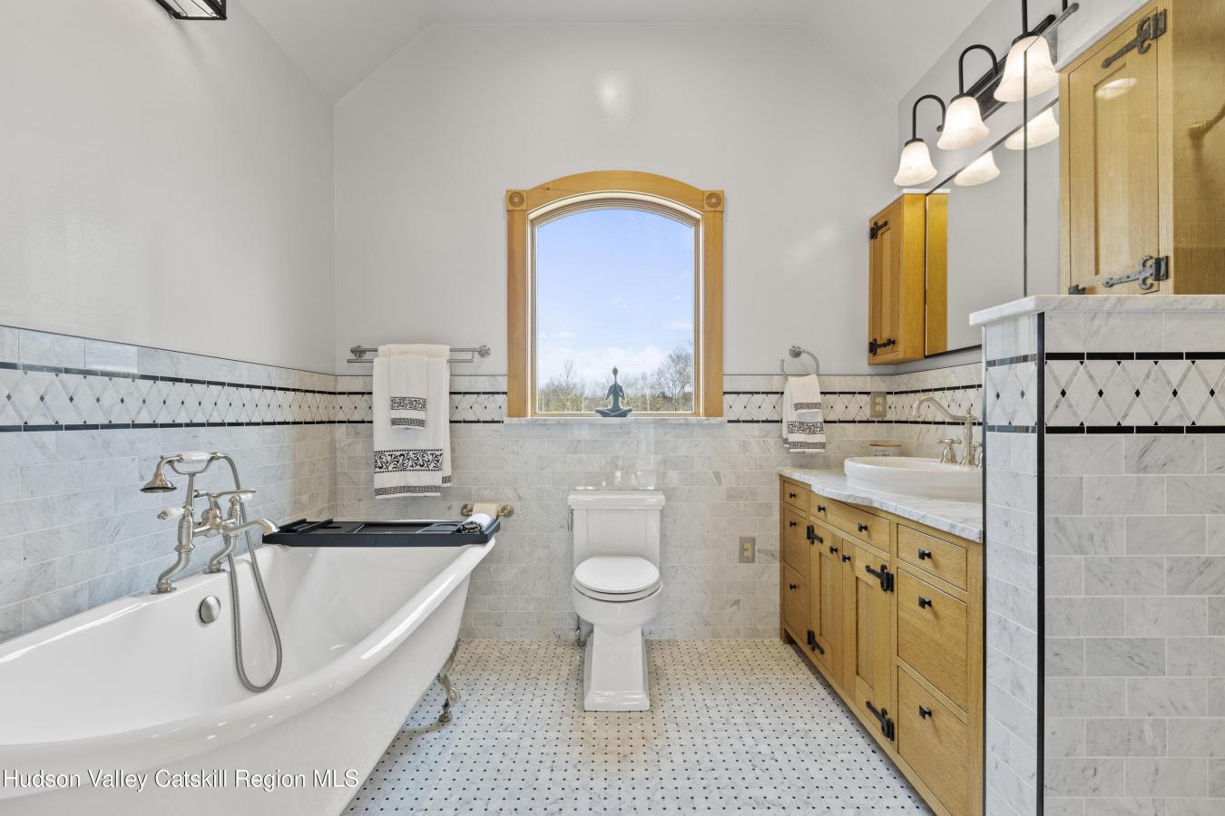 Kingston, New York, 12401, United States, 4 Bedrooms Bedrooms, ,4 BathroomsBathrooms,Residential,For Sale,1753726