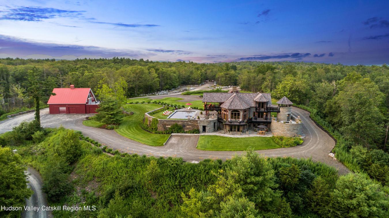 Kingston, New York, 12401, United States, 4 Bedrooms Bedrooms, ,4 BathroomsBathrooms,Residential,For Sale,1753726