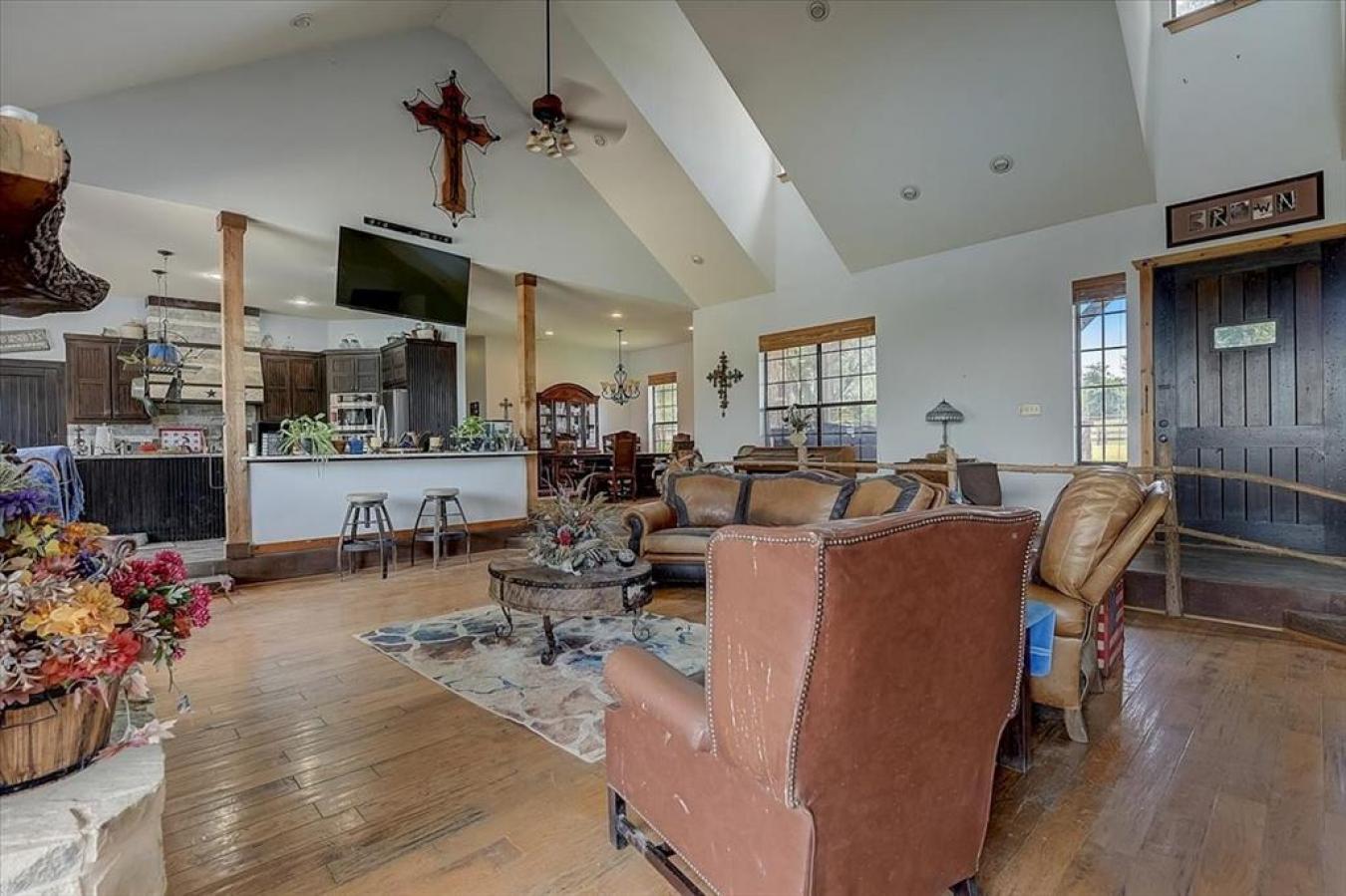 Sanger, Texas, 76266, United States, 16 Bedrooms Bedrooms, ,10 BathroomsBathrooms,Residential,For Sale,1756194