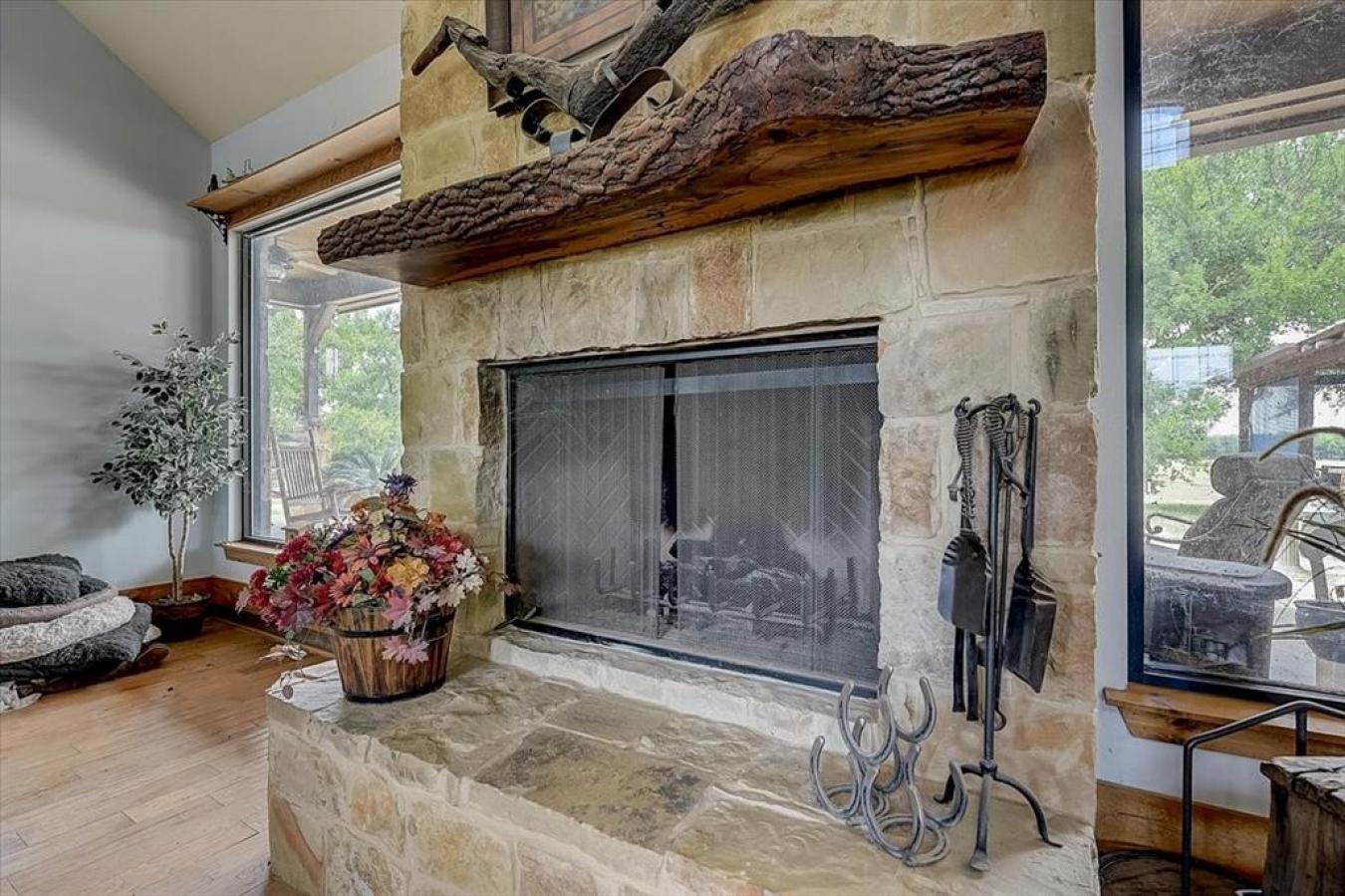 Sanger, Texas, 76266, United States, 16 Bedrooms Bedrooms, ,10 BathroomsBathrooms,Residential,For Sale,1756194