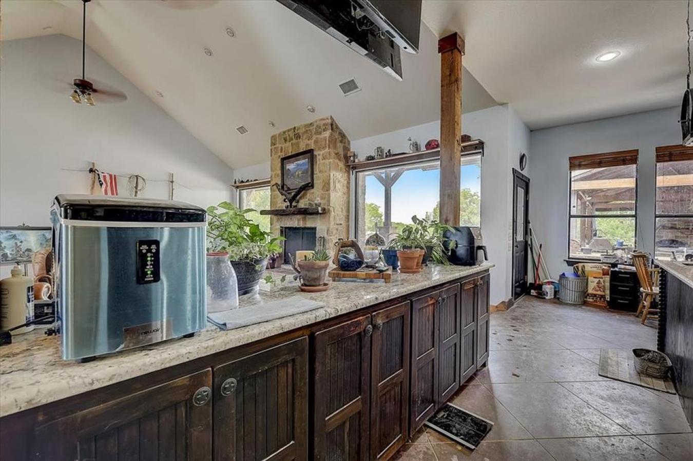 Sanger, Texas, 76266, United States, 16 Bedrooms Bedrooms, ,10 BathroomsBathrooms,Residential,For Sale,1756194