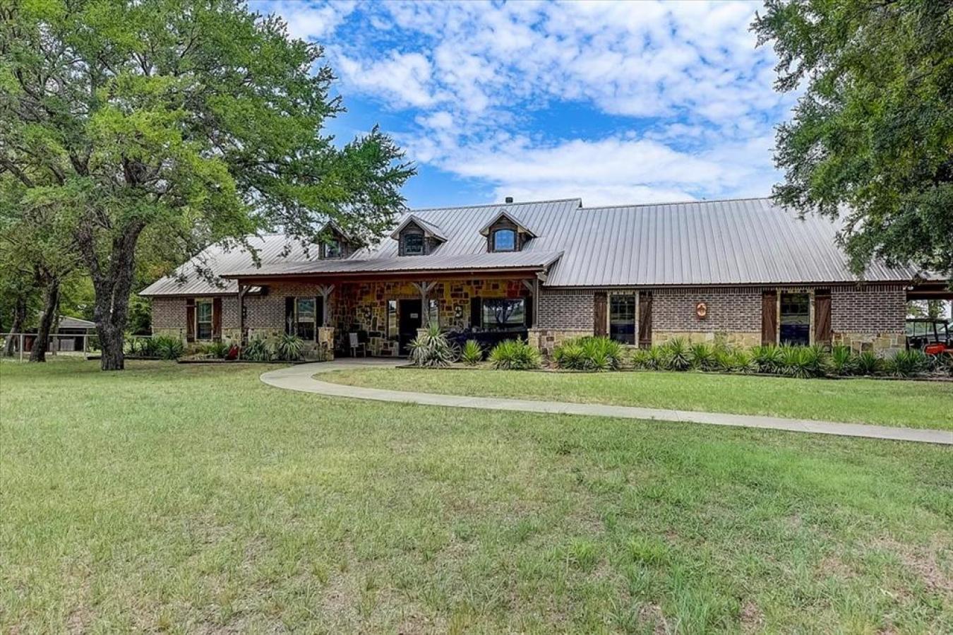 Sanger, Texas, 76266, United States, 16 Bedrooms Bedrooms, ,10 BathroomsBathrooms,Residential,For Sale,1756194