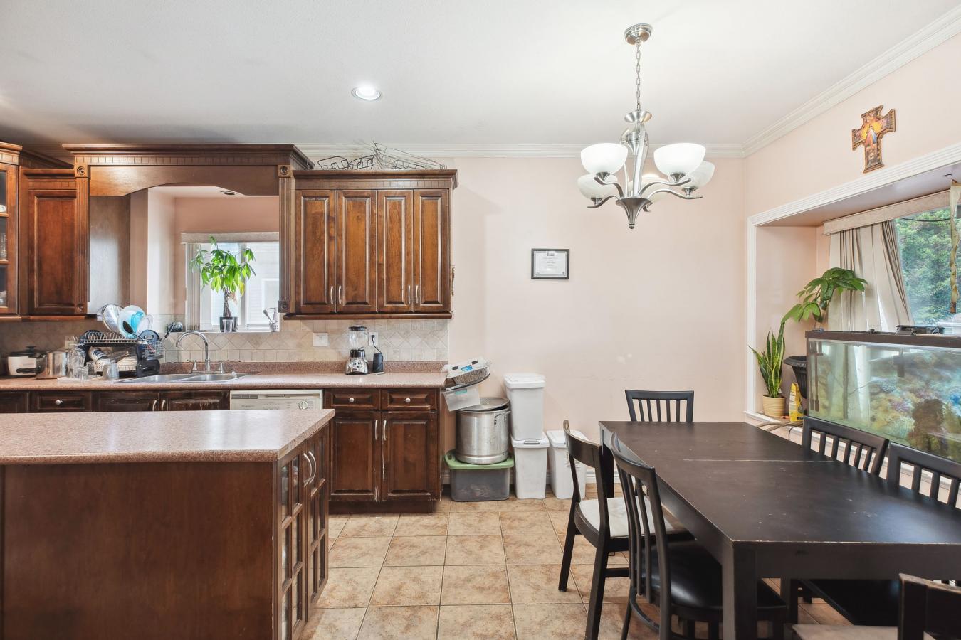 Surrey, BC, V3T 3T8, Canada, 9 Bedrooms Bedrooms, ,6 BathroomsBathrooms,Residential,For Sale,1756702