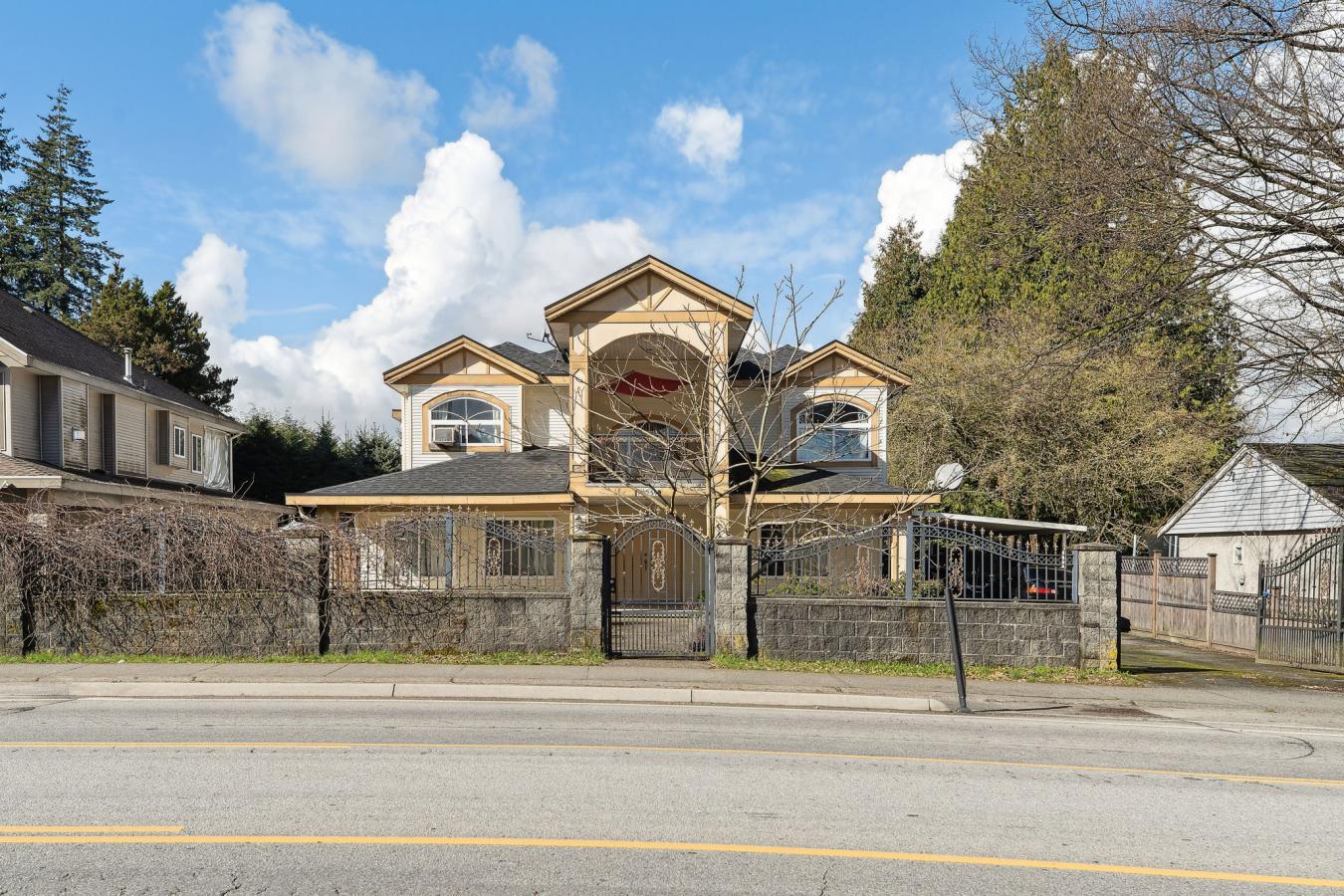 Surrey, BC, V3T 3T8, Canada, 9 Bedrooms Bedrooms, ,6 BathroomsBathrooms,Residential,For Sale,1756702