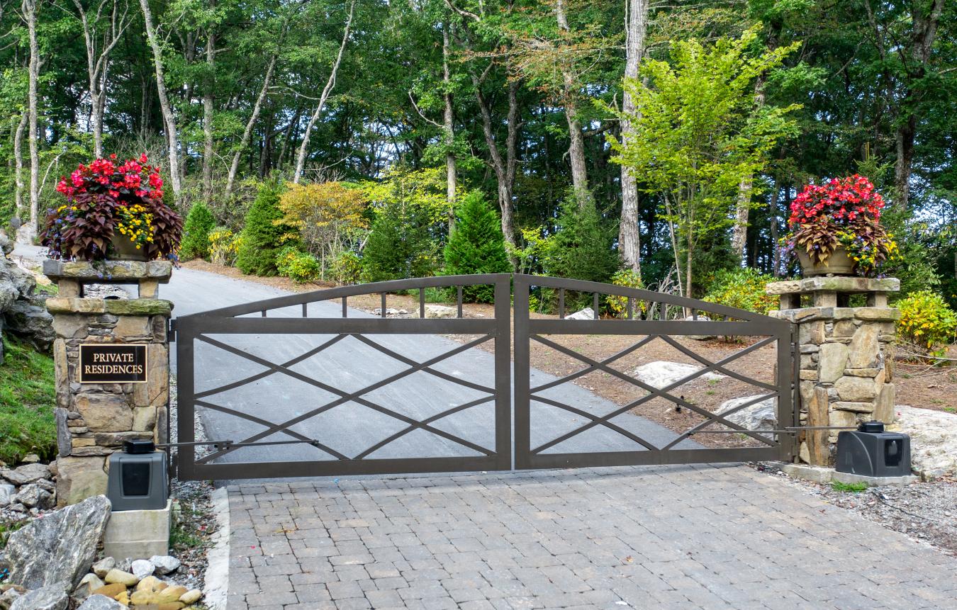 HIghlands, North Carolina, 28741, United States, 4 Bedrooms Bedrooms, ,3 BathroomsBathrooms,Residential,For Sale,1756165