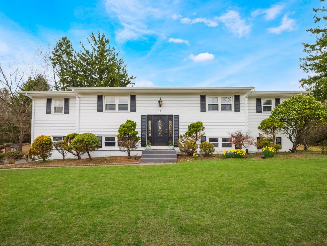 Spring Valley, New York, 10977, United States, 5 Bedrooms Bedrooms, ,2 BathroomsBathrooms,Residential,For Sale,1756693