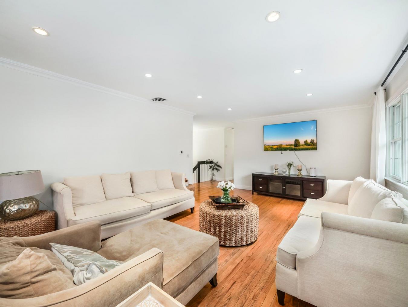 Spring Valley, New York, 10977, United States, 5 Bedrooms Bedrooms, ,2 BathroomsBathrooms,Residential,For Sale,1756693