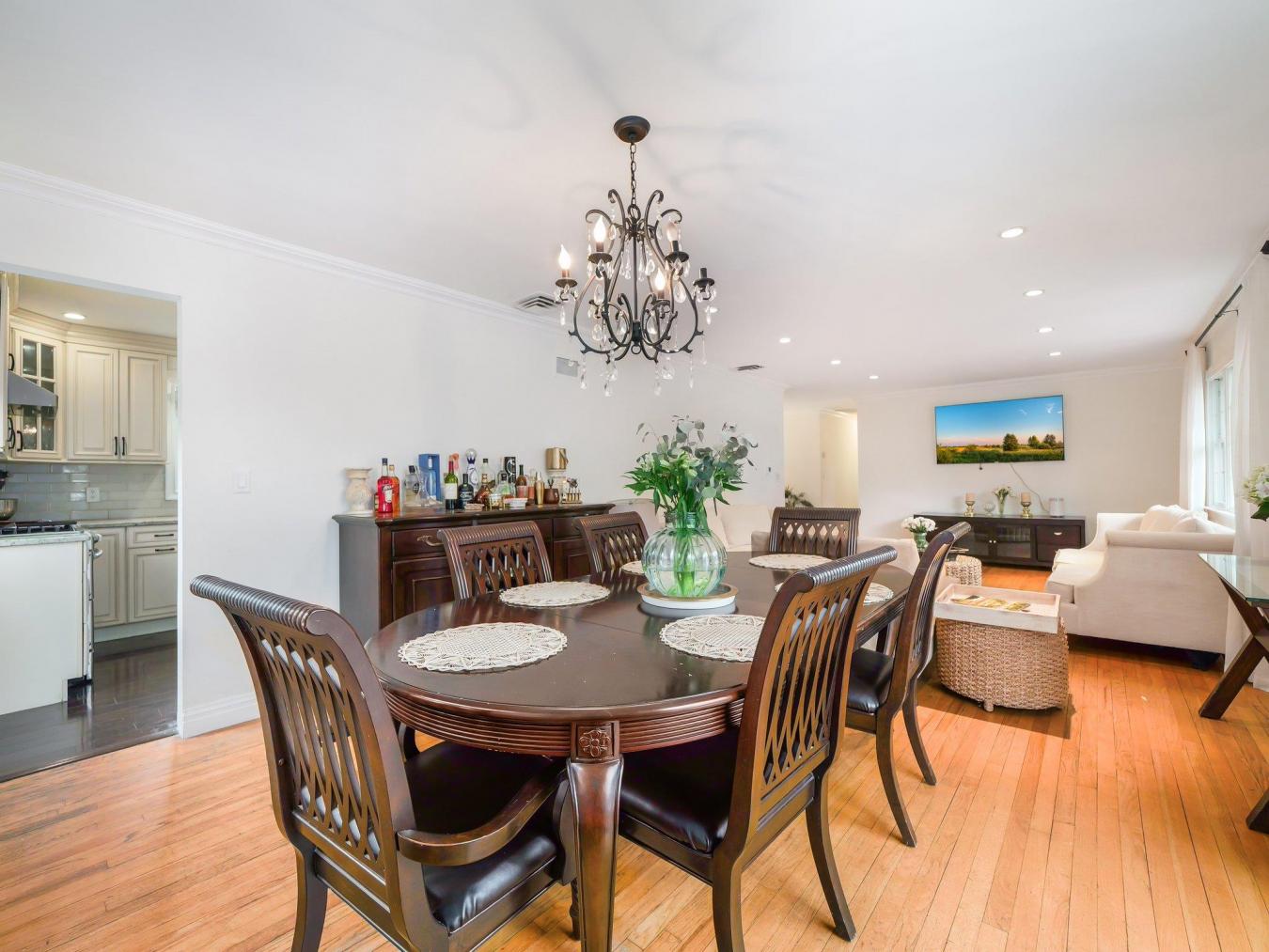 Spring Valley, New York, 10977, United States, 5 Bedrooms Bedrooms, ,2 BathroomsBathrooms,Residential,For Sale,1756693