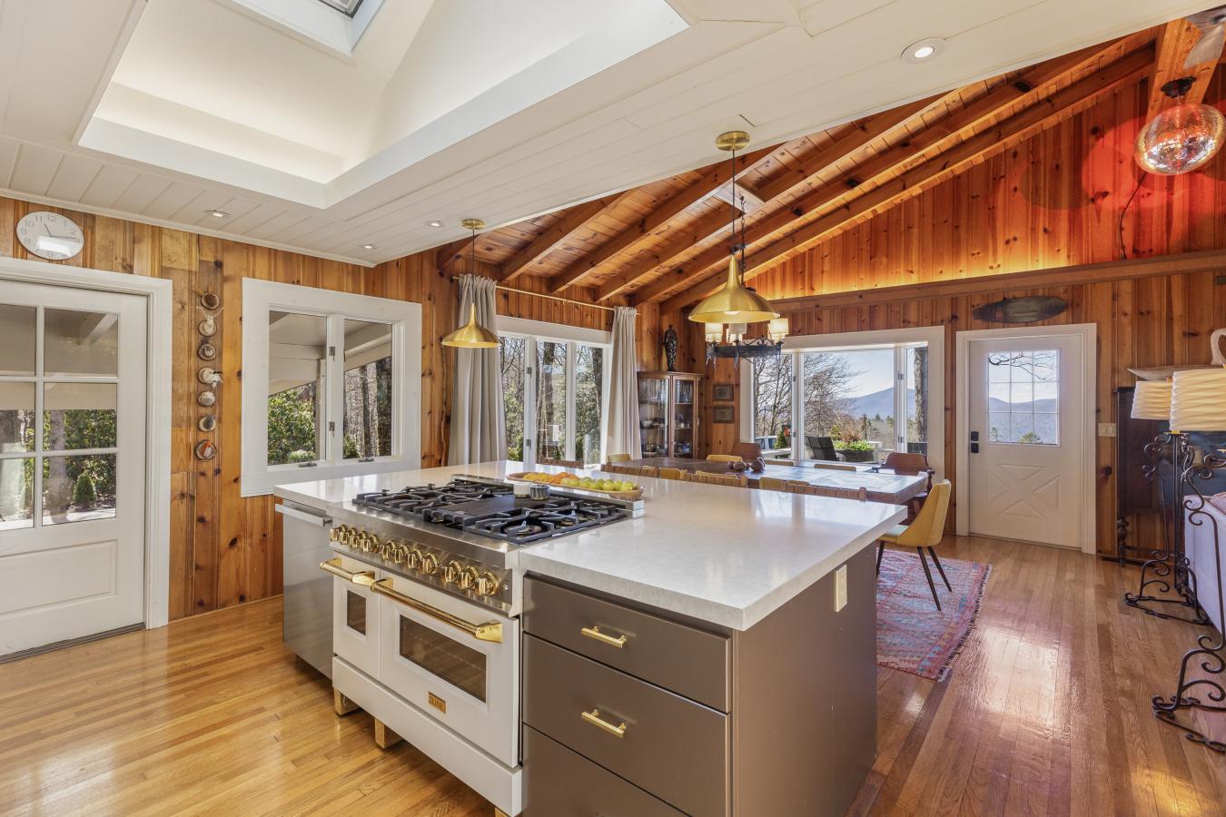 Highlands, North Carolina, 28741, United States, 3 Bedrooms Bedrooms, ,2 BathroomsBathrooms,Residential,For Sale,1756164