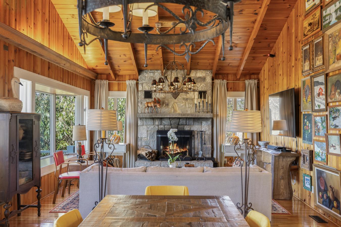 Highlands, North Carolina, 28741, United States, 3 Bedrooms Bedrooms, ,2 BathroomsBathrooms,Residential,For Sale,1756164