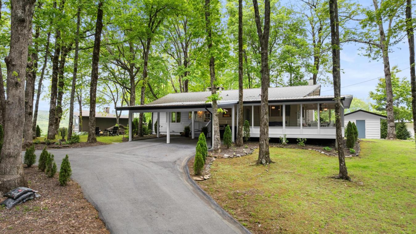 Highlands, North Carolina, 28741, United States, 3 Bedrooms Bedrooms, ,2 BathroomsBathrooms,Residential,For Sale,1756164