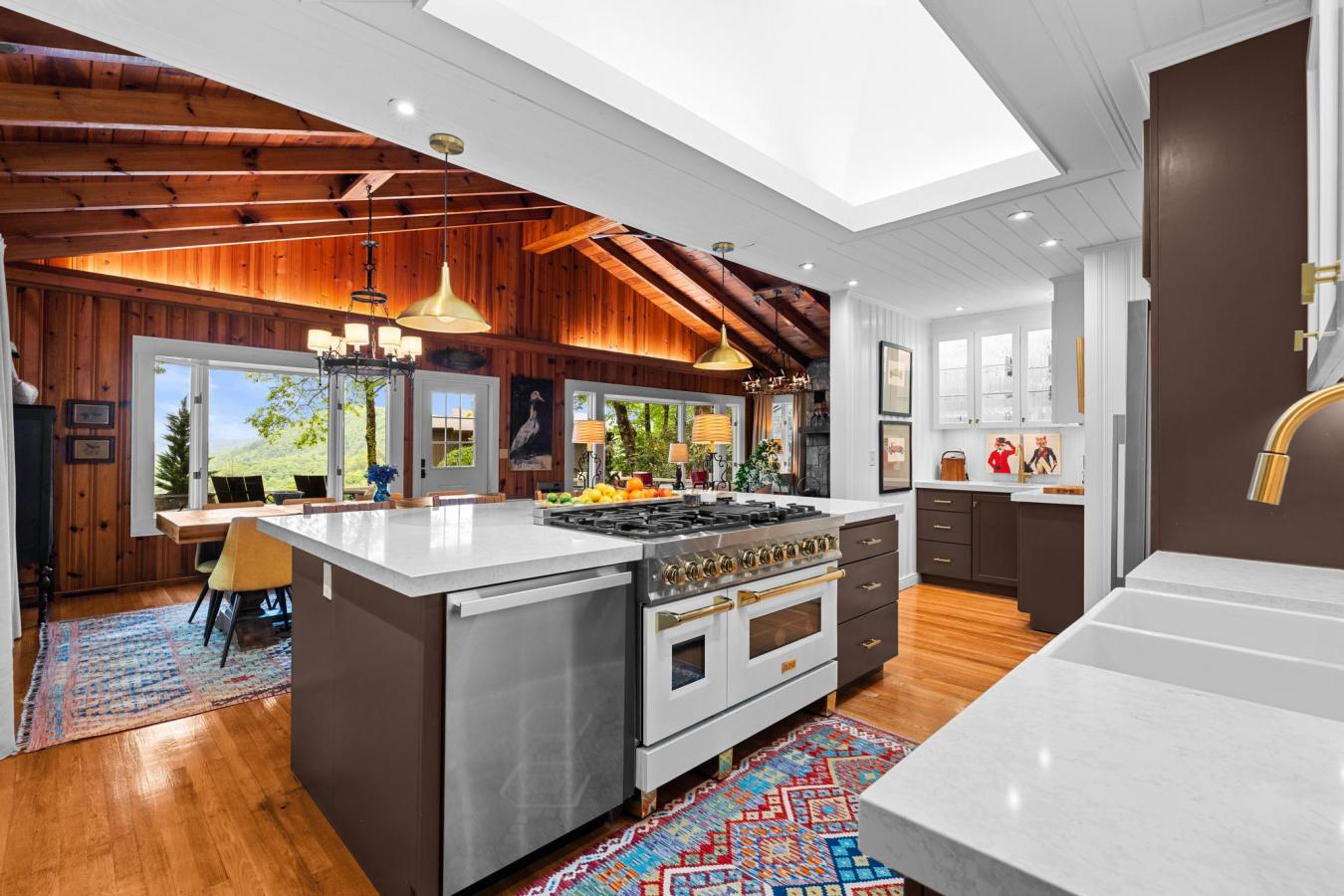 Highlands, North Carolina, 28741, United States, 3 Bedrooms Bedrooms, ,2 BathroomsBathrooms,Residential,For Sale,1756164