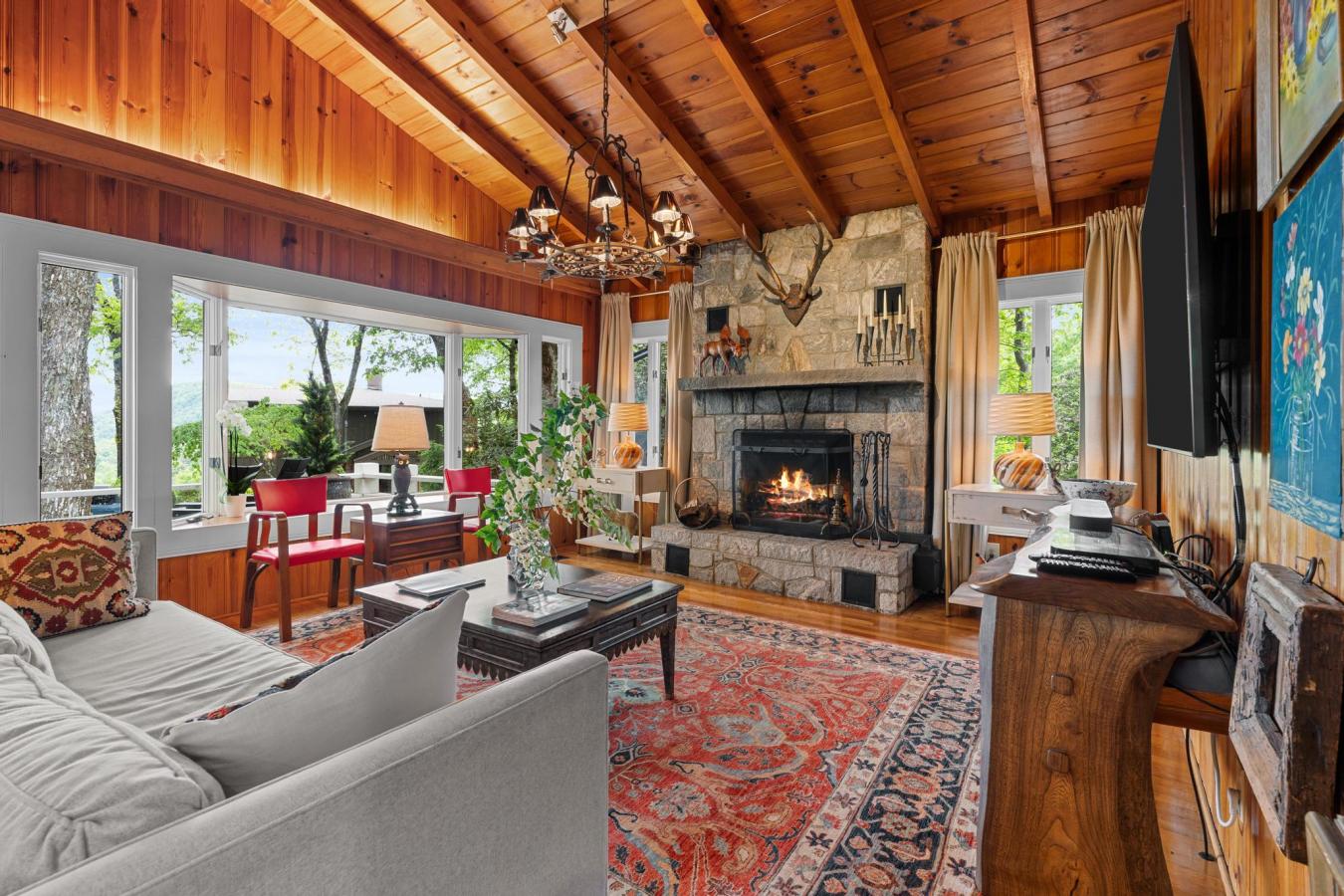 Highlands, North Carolina, 28741, United States, 3 Bedrooms Bedrooms, ,2 BathroomsBathrooms,Residential,For Sale,1756164