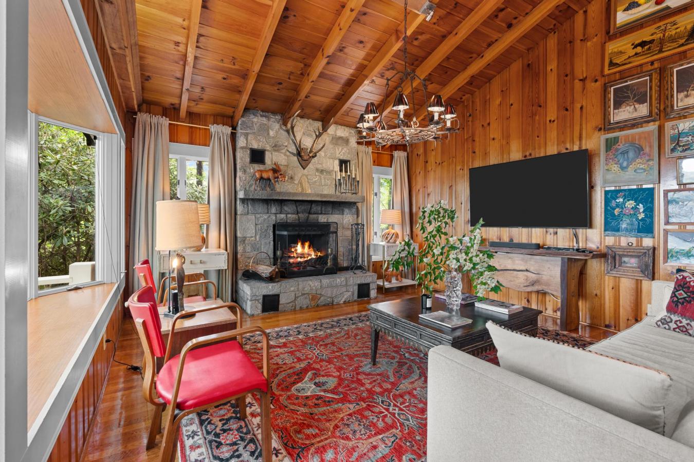 Highlands, North Carolina, 28741, United States, 3 Bedrooms Bedrooms, ,2 BathroomsBathrooms,Residential,For Sale,1756164