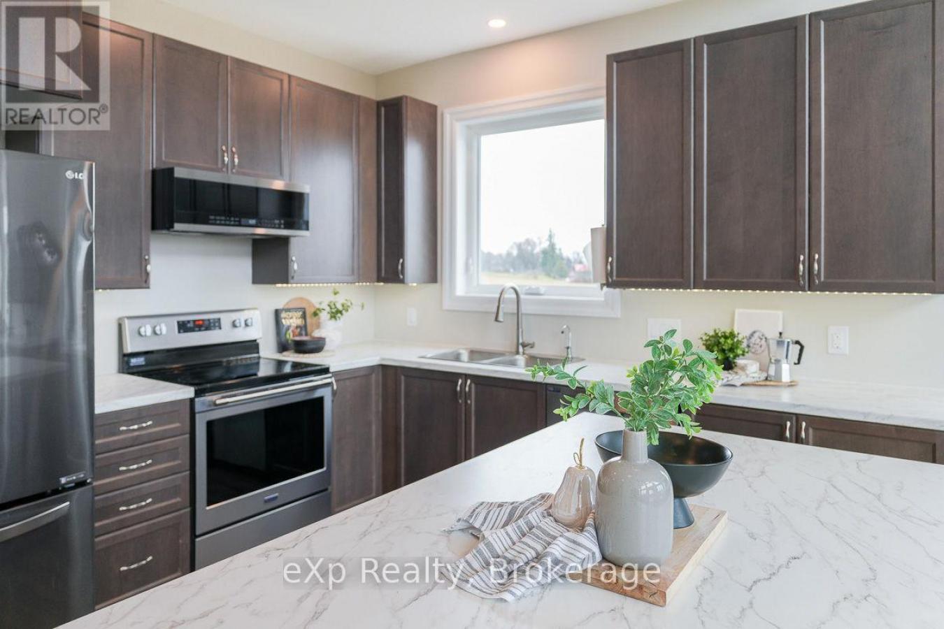 Chatsworth, ON, N0H2V0, Canada, 4 Bedrooms Bedrooms, ,Residential,For Sale,1756692