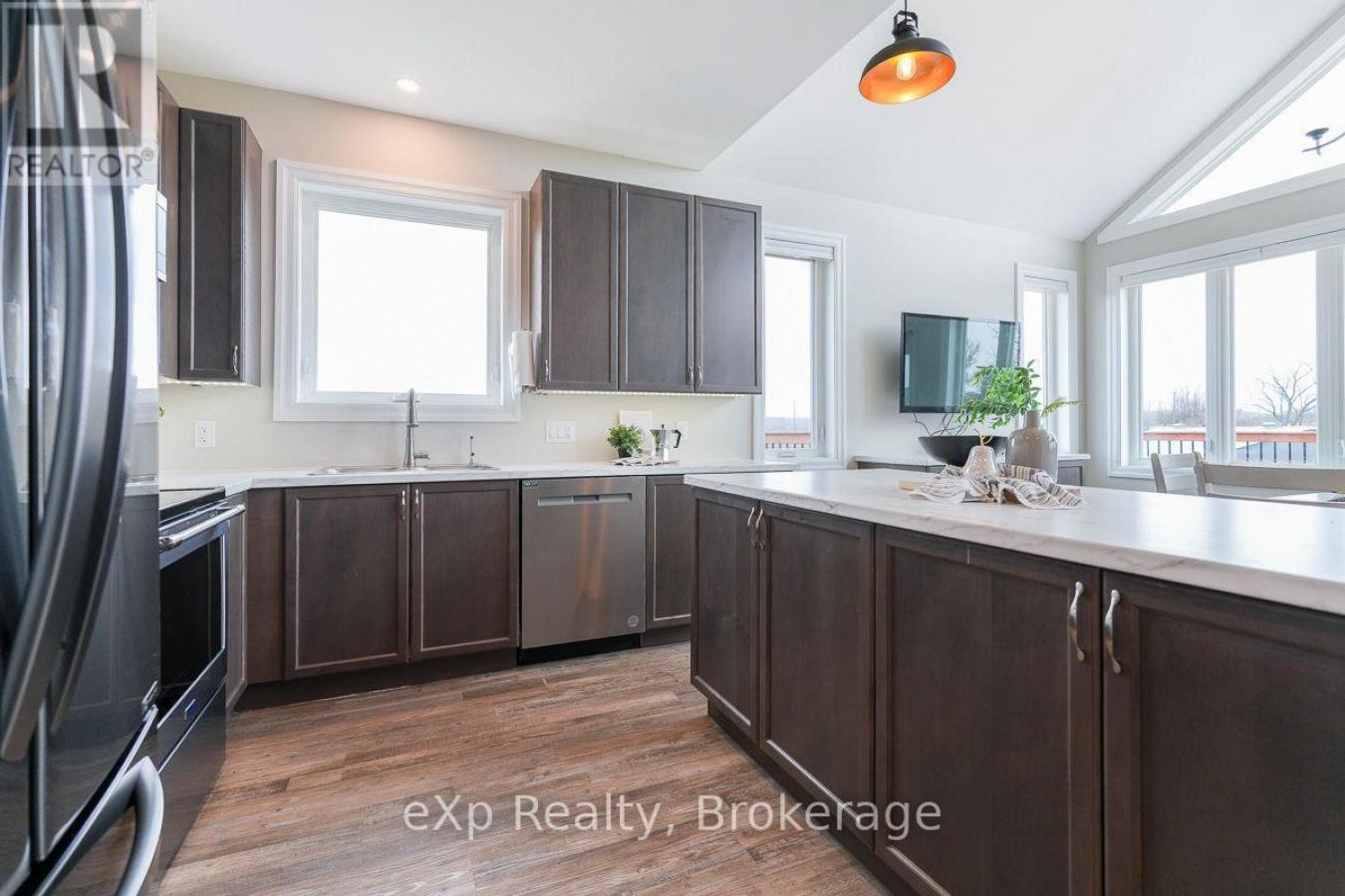 Chatsworth, ON, N0H2V0, Canada, 4 Bedrooms Bedrooms, ,Residential,For Sale,1756692