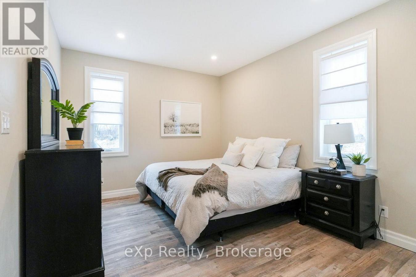 Chatsworth, ON, N0H2V0, Canada, 4 Bedrooms Bedrooms, ,Residential,For Sale,1756692