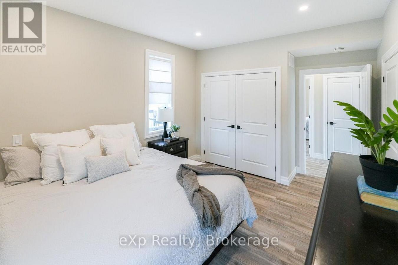 Chatsworth, ON, N0H2V0, Canada, 4 Bedrooms Bedrooms, ,Residential,For Sale,1756692