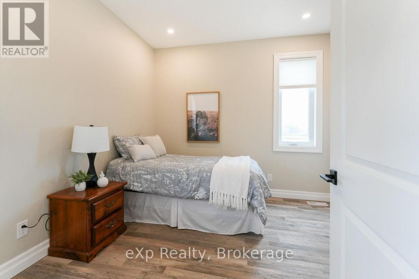 Chatsworth, ON, N0H2V0, Canada, 4 Bedrooms Bedrooms, ,Residential,For Sale,1756692