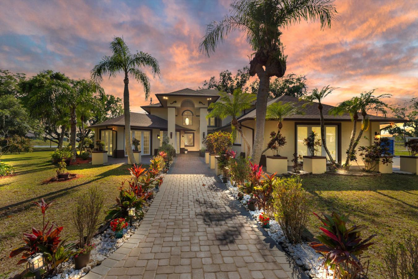 Kissimmee, Florida, 34744, United States, 5 Bedrooms Bedrooms, ,4 BathroomsBathrooms,Residential,For Sale,1757216