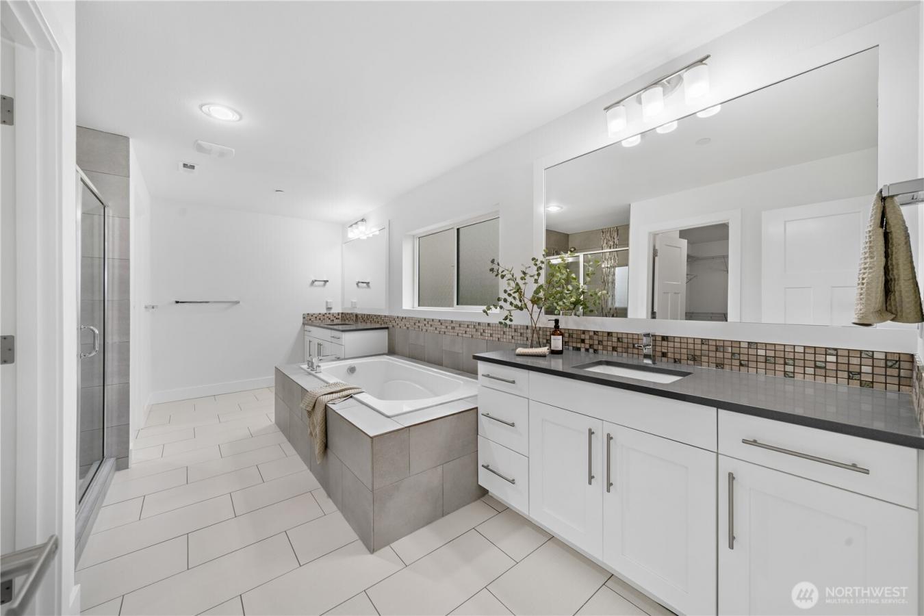 Bothell, Washington, 98011, United States, 5 Bedrooms Bedrooms, ,2 BathroomsBathrooms,Residential,For Sale,1757210