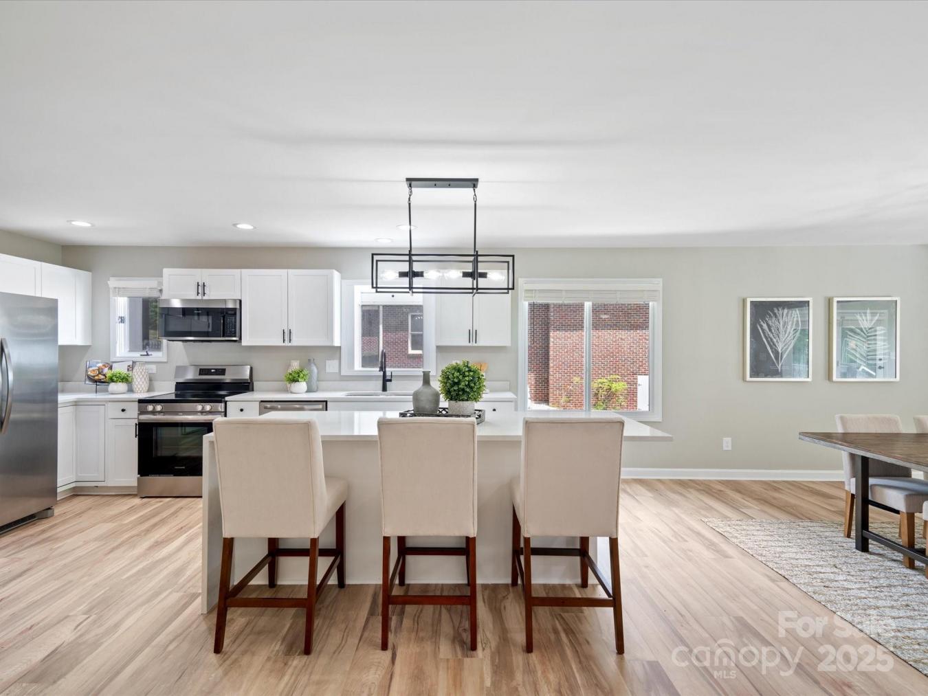 Sherrills Ford, North Carolina, 28673, United States, 4 Bedrooms Bedrooms, ,4 BathroomsBathrooms,Residential,For Sale,1761520