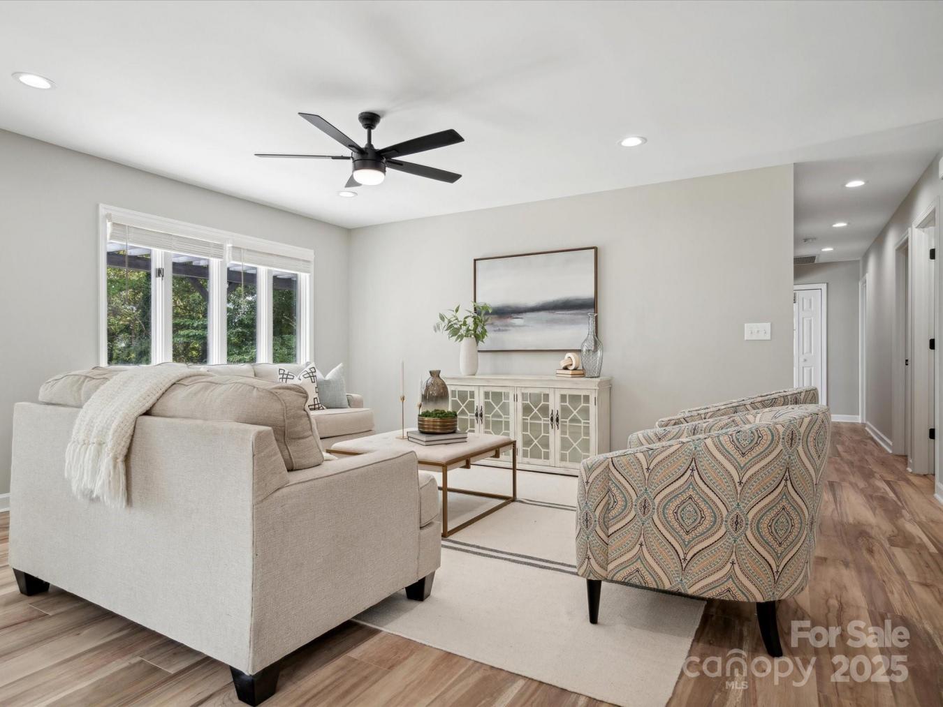 Sherrills Ford, North Carolina, 28673, United States, 4 Bedrooms Bedrooms, ,4 BathroomsBathrooms,Residential,For Sale,1761520