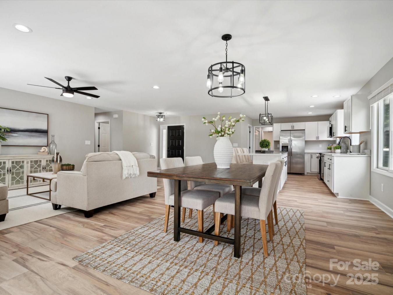 Sherrills Ford, North Carolina, 28673, United States, 4 Bedrooms Bedrooms, ,4 BathroomsBathrooms,Residential,For Sale,1761520