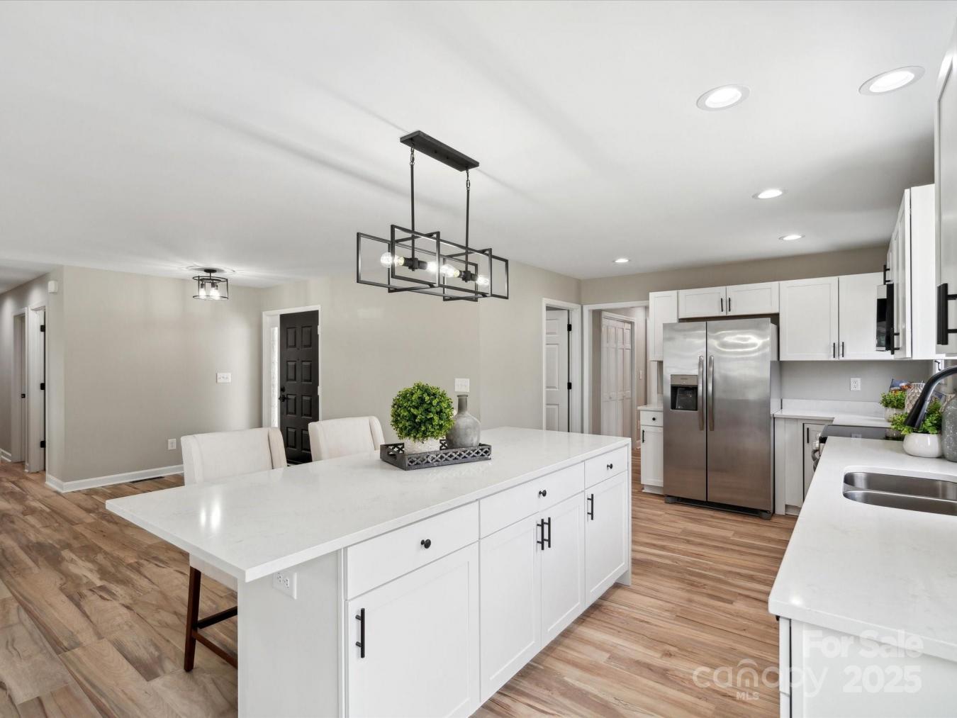 Sherrills Ford, North Carolina, 28673, United States, 4 Bedrooms Bedrooms, ,4 BathroomsBathrooms,Residential,For Sale,1761520