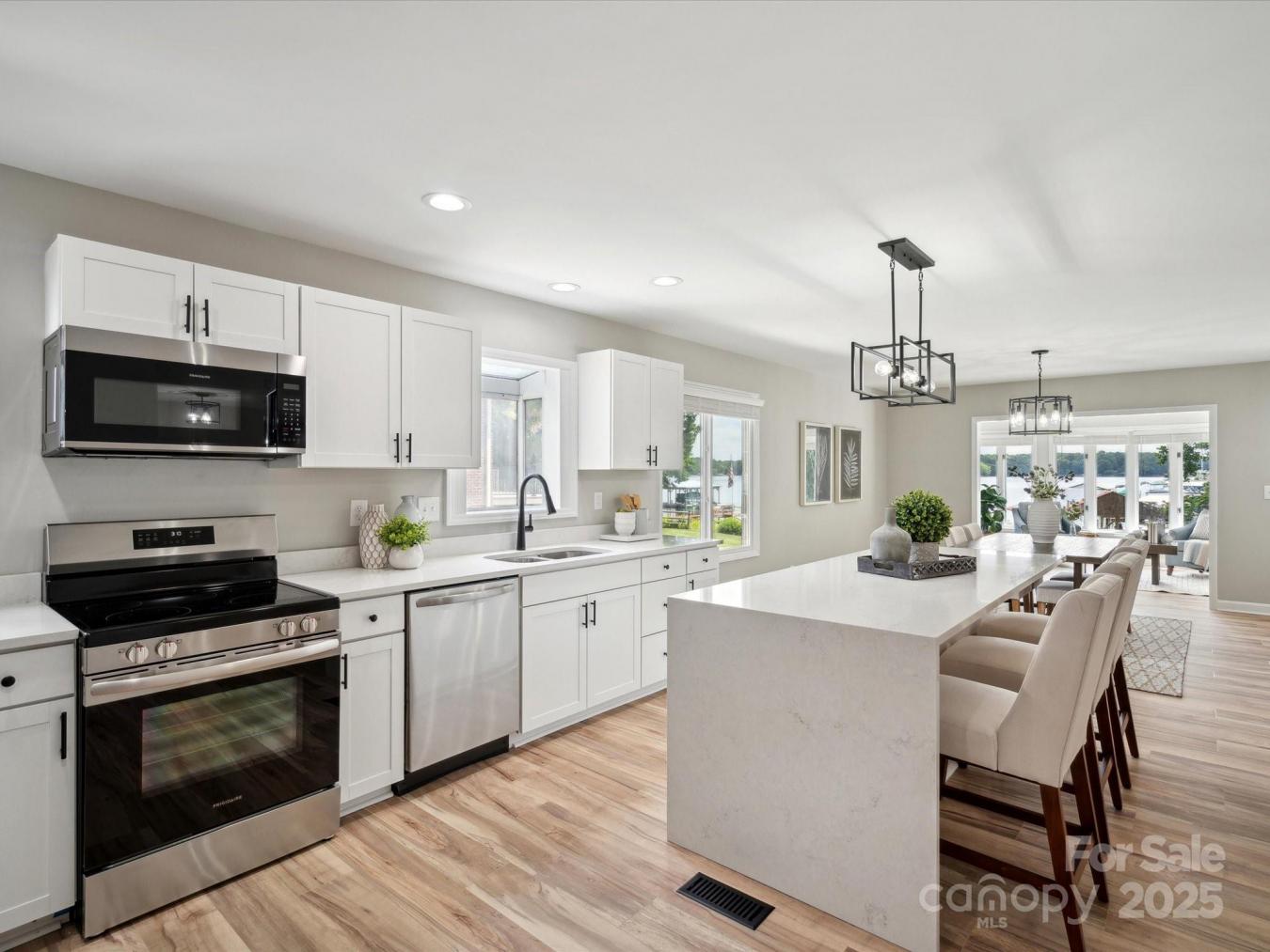 Sherrills Ford, North Carolina, 28673, United States, 4 Bedrooms Bedrooms, ,4 BathroomsBathrooms,Residential,For Sale,1761520