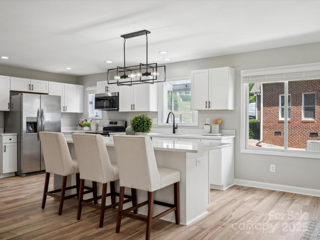 Sherrills Ford, North Carolina, 28673, United States, 4 Bedrooms Bedrooms, ,4 BathroomsBathrooms,Residential,For Sale,1761520