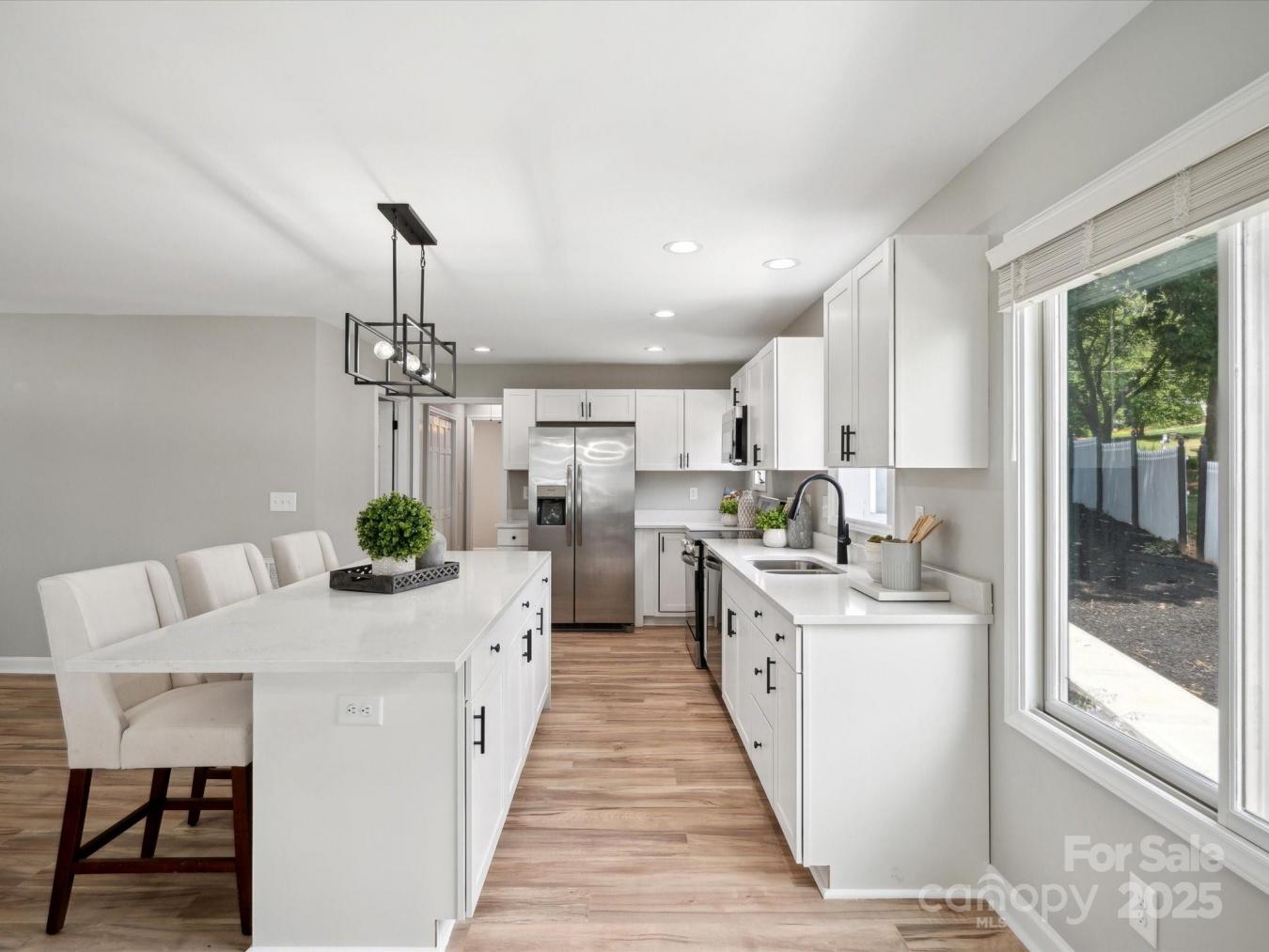 Sherrills Ford, North Carolina, 28673, United States, 4 Bedrooms Bedrooms, ,4 BathroomsBathrooms,Residential,For Sale,1761520