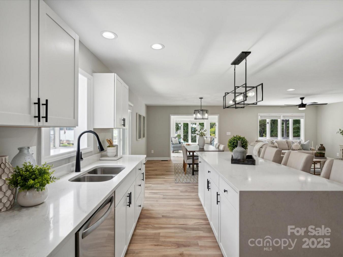 Sherrills Ford, North Carolina, 28673, United States, 4 Bedrooms Bedrooms, ,4 BathroomsBathrooms,Residential,For Sale,1761520