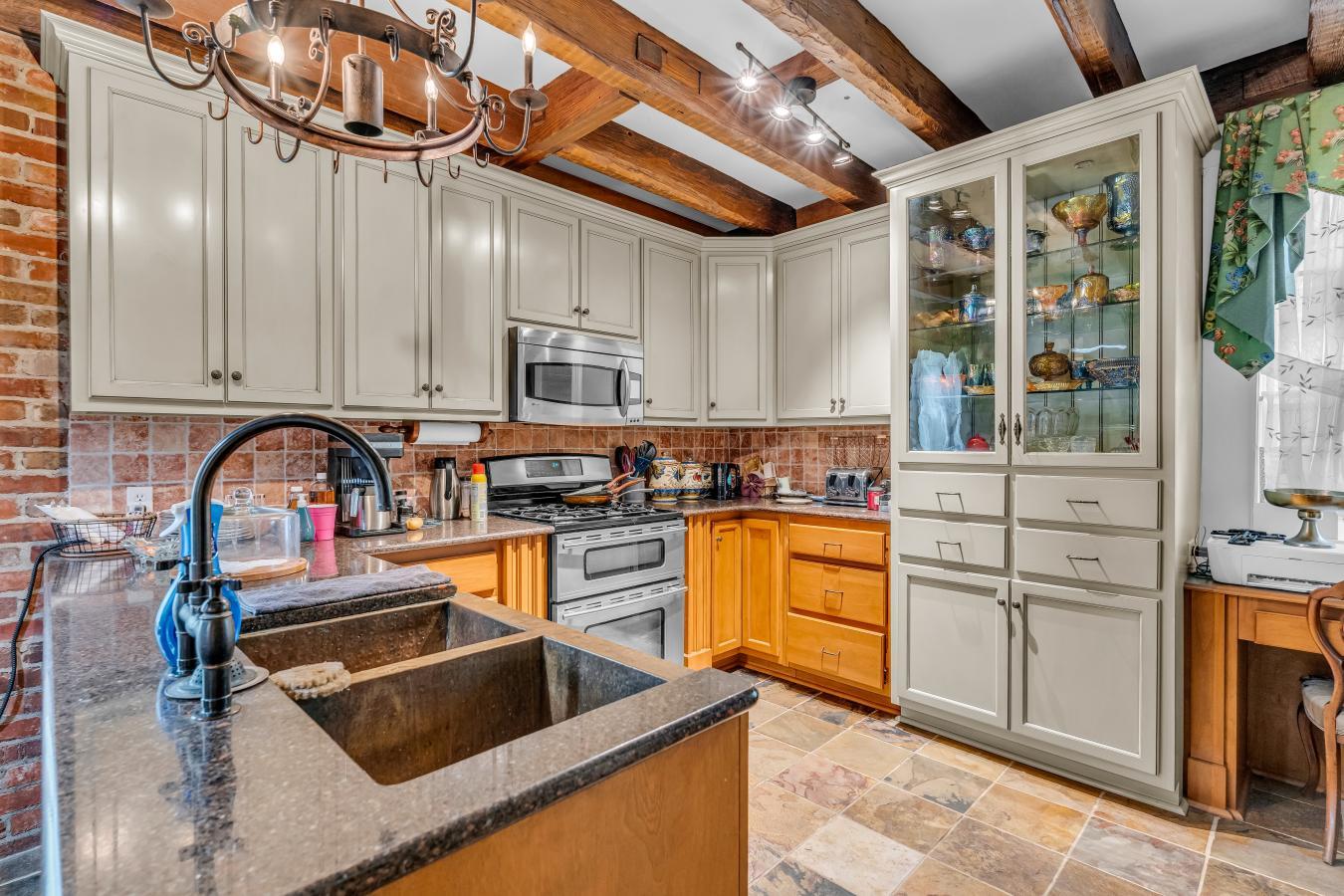 Starkville, Mississippi, 39759, United States, 6 Bedrooms Bedrooms, ,7 BathroomsBathrooms,Residential,For Sale,1757160