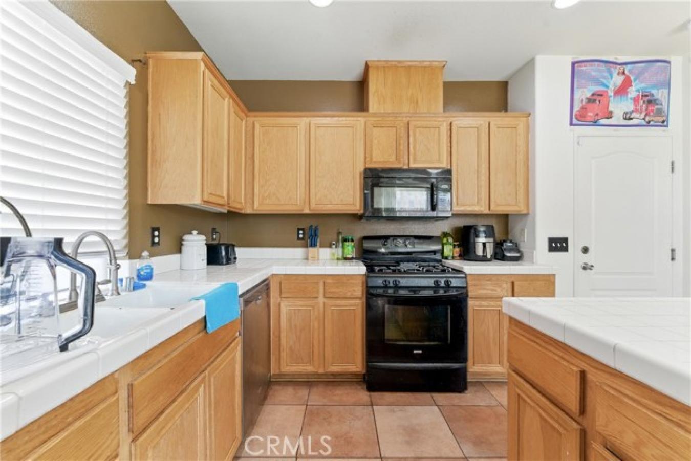 Welcome to 262 Bahama Court, San Jacinto, CA 92583, a beautiful 4-bedr – image 5