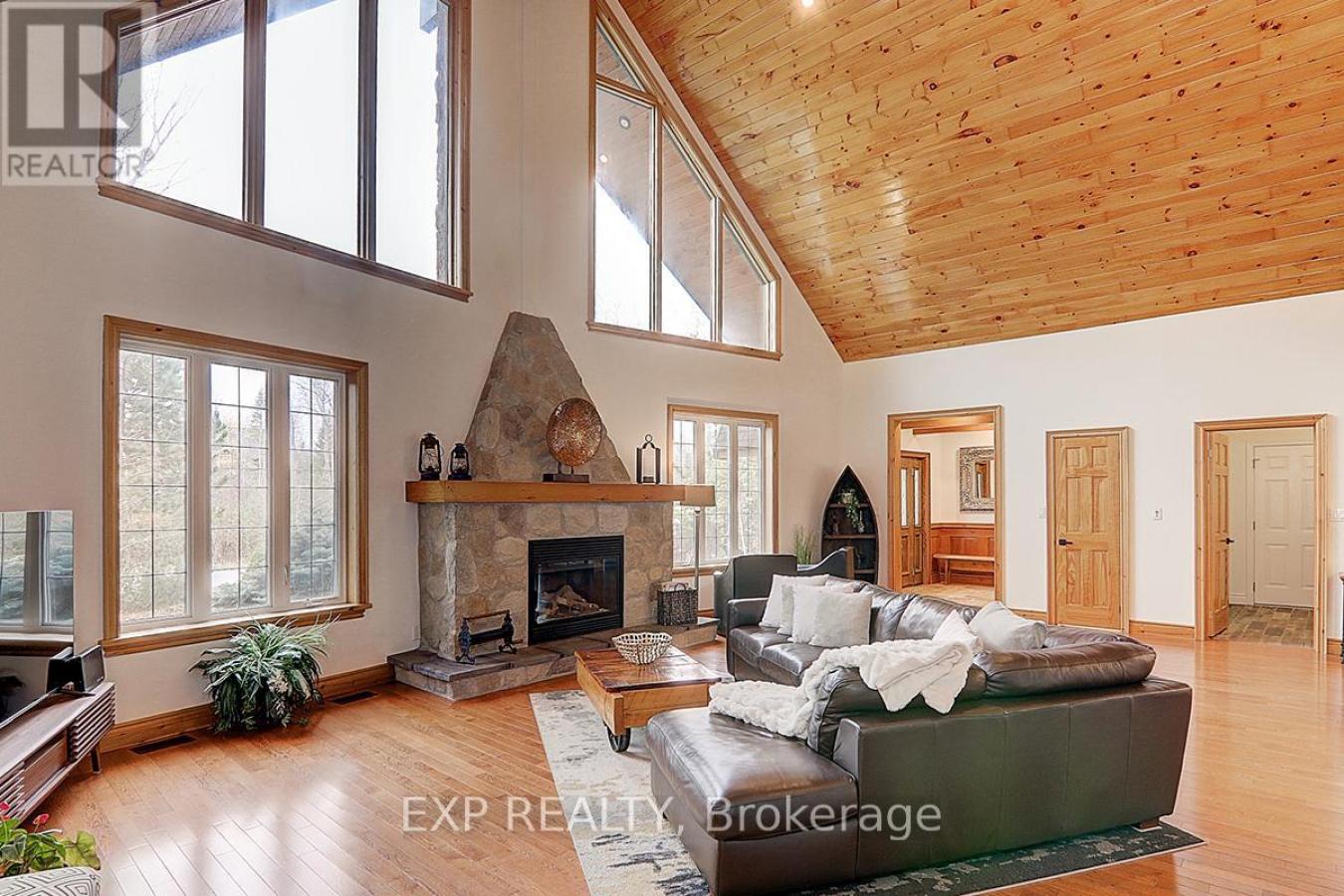 Collingwood, ON, L9Y0X2, Canada, 4 Bedrooms Bedrooms, ,4 BathroomsBathrooms,Residential,For Sale,1762718