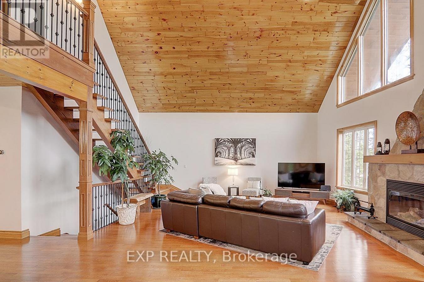Collingwood, ON, L9Y0X2, Canada, 4 Bedrooms Bedrooms, ,4 BathroomsBathrooms,Residential,For Sale,1762718