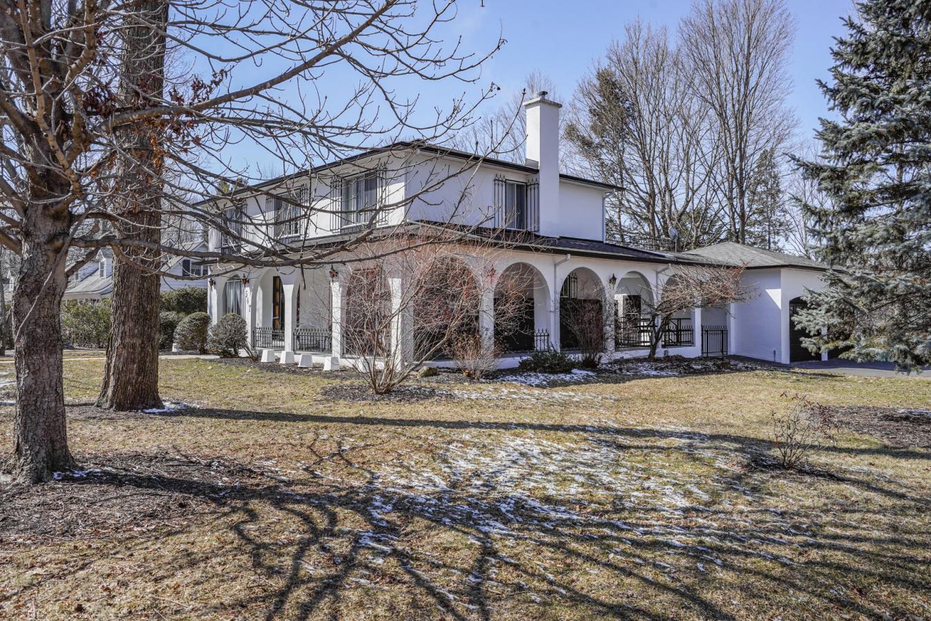 Mont-Saint-Hilaire, QC, J3H 3V6, Canada, 4 Bedrooms Bedrooms, ,3 BathroomsBathrooms,Residential,For Sale,1762705