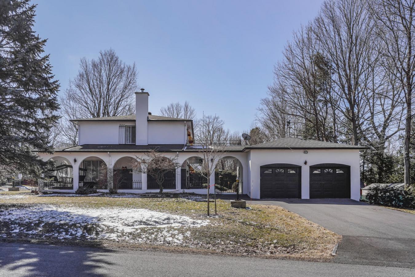 Mont-Saint-Hilaire, QC, J3H 3V6, Canada, 4 Bedrooms Bedrooms, ,3 BathroomsBathrooms,Residential,For Sale,1762705