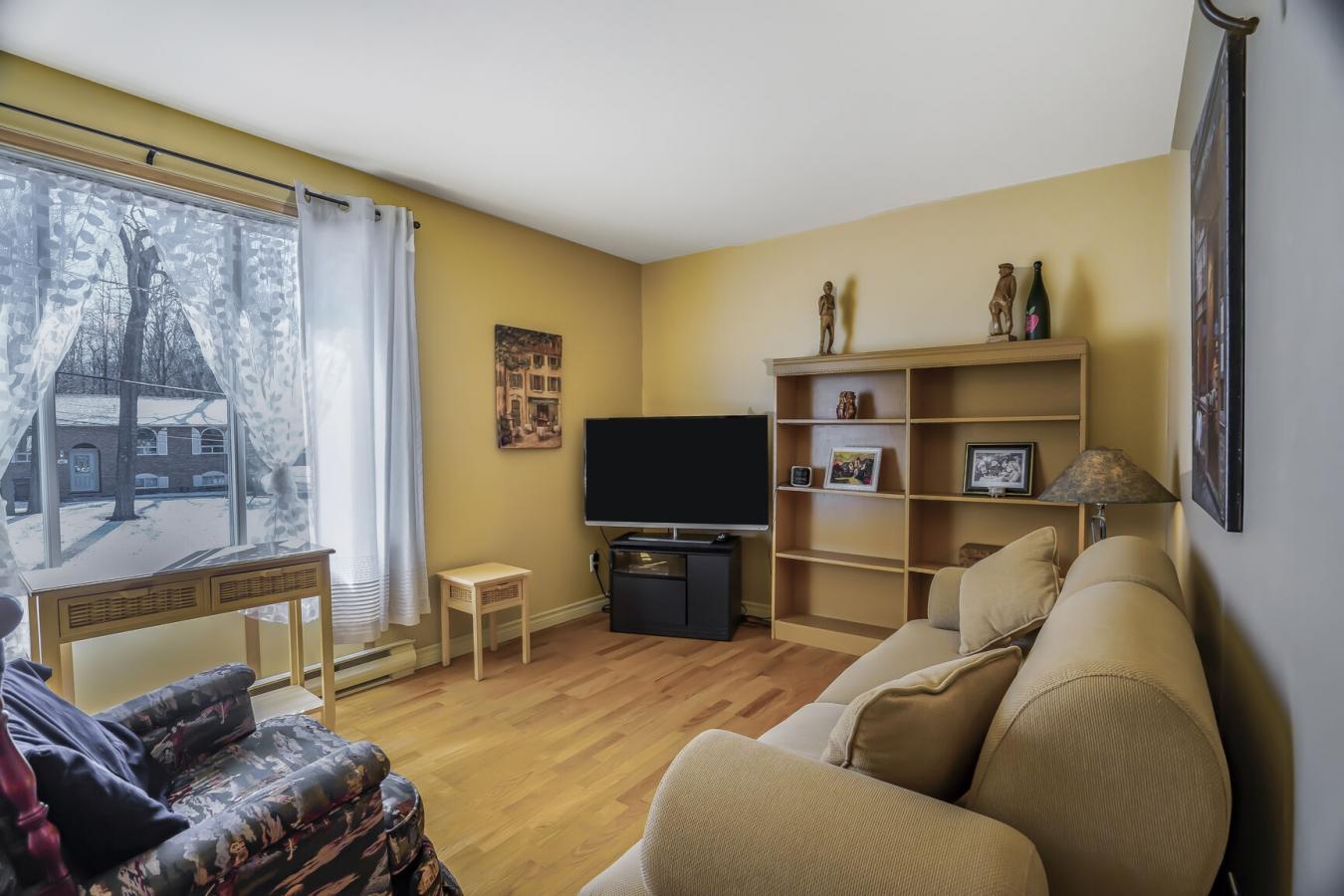 Mont-Saint-Hilaire, QC, J3H 3V6, Canada, 4 Bedrooms Bedrooms, ,3 BathroomsBathrooms,Residential,For Sale,1762705