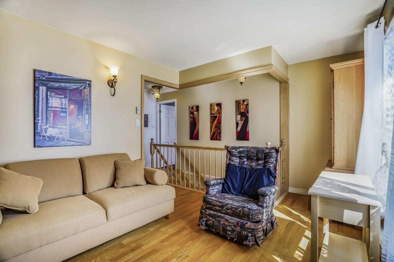 Mont-Saint-Hilaire, QC, J3H 3V6, Canada, 4 Bedrooms Bedrooms, ,3 BathroomsBathrooms,Residential,For Sale,1762705