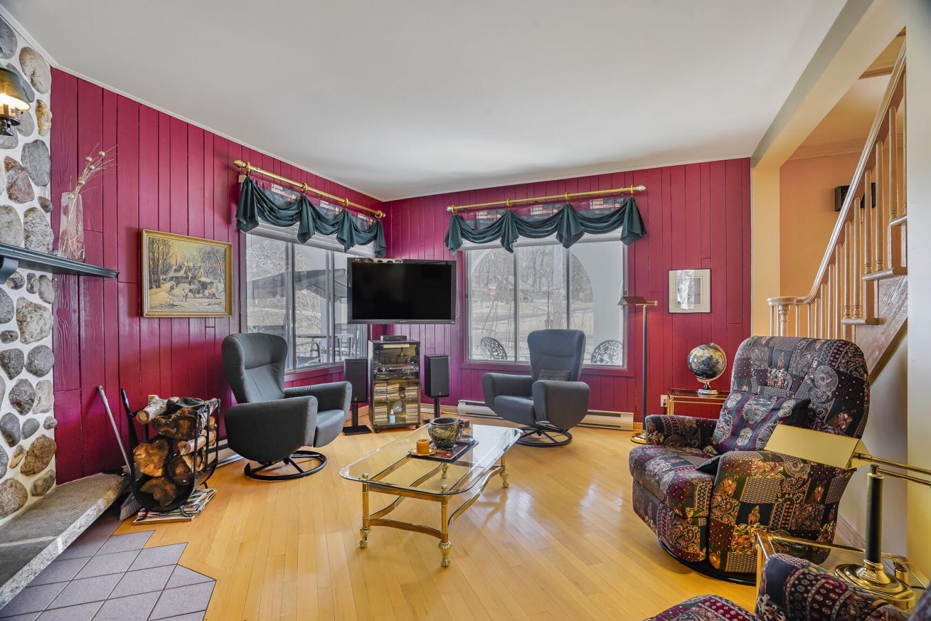 Mont-Saint-Hilaire, QC, J3H 3V6, Canada, 4 Bedrooms Bedrooms, ,3 BathroomsBathrooms,Residential,For Sale,1762705