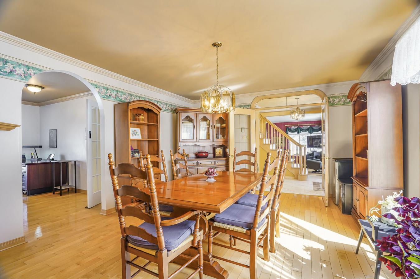 Mont-Saint-Hilaire, QC, J3H 3V6, Canada, 4 Bedrooms Bedrooms, ,3 BathroomsBathrooms,Residential,For Sale,1762705