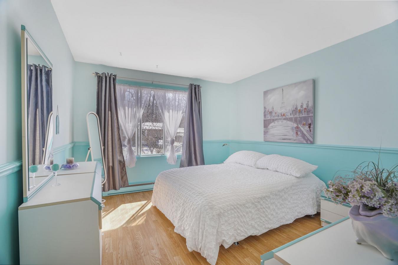 Mont-Saint-Hilaire, QC, J3H 3V6, Canada, 4 Bedrooms Bedrooms, ,3 BathroomsBathrooms,Residential,For Sale,1762705
