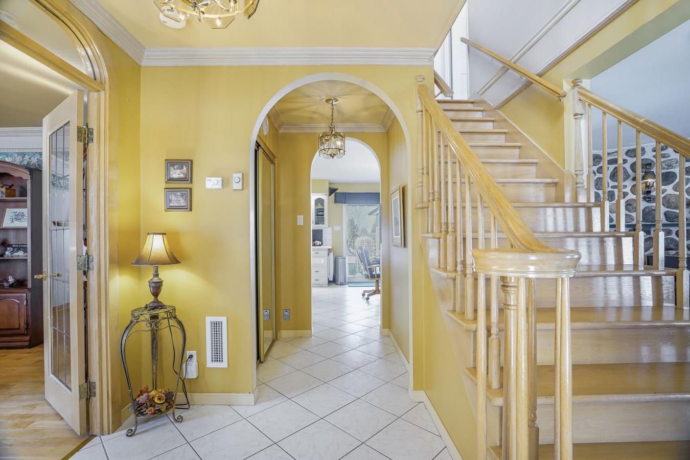 Mont-Saint-Hilaire, QC, J3H 3V6, Canada, 4 Bedrooms Bedrooms, ,3 BathroomsBathrooms,Residential,For Sale,1762705