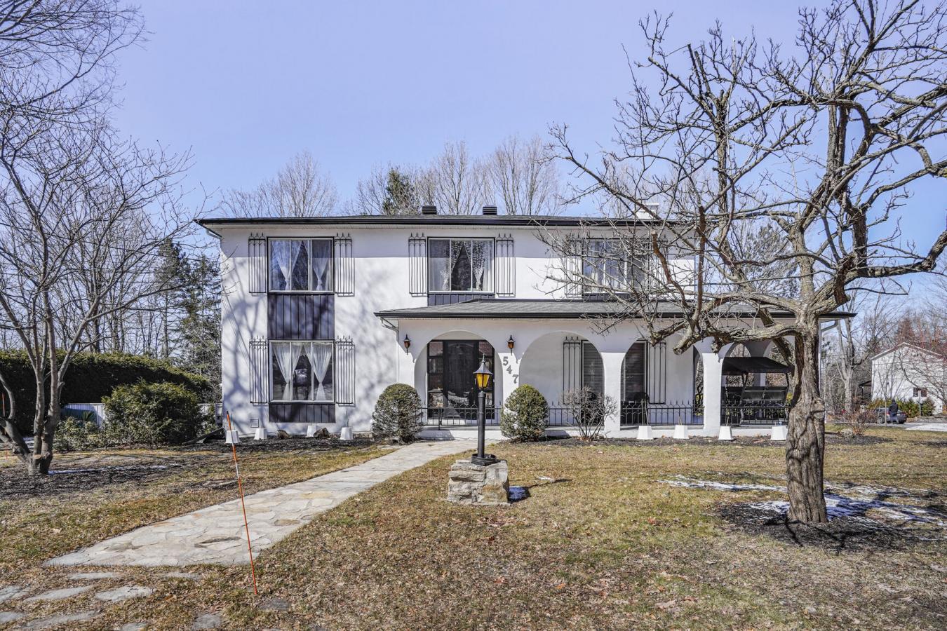 Mont-Saint-Hilaire, QC, J3H 3V6, Canada, 4 Bedrooms Bedrooms, ,3 BathroomsBathrooms,Residential,For Sale,1762705