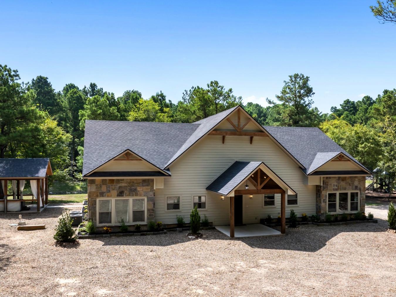 Broken Bow, Oklahoma, 74728, United States, 4 Bedrooms Bedrooms, ,4 BathroomsBathrooms,Residential,For Sale,1765233