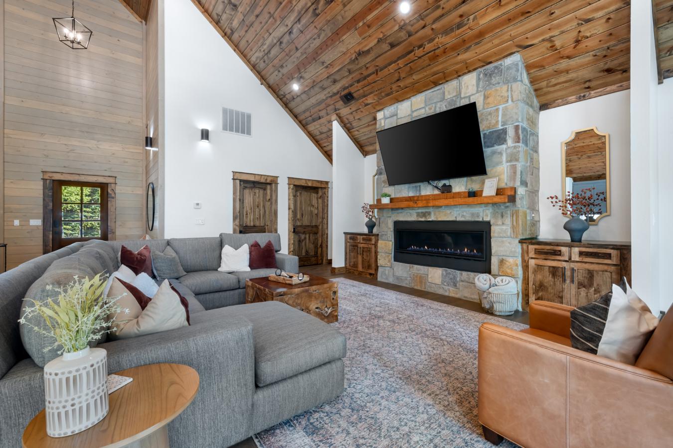 Broken Bow, Oklahoma, 74728, United States, 4 Bedrooms Bedrooms, ,4 BathroomsBathrooms,Residential,For Sale,1765233
