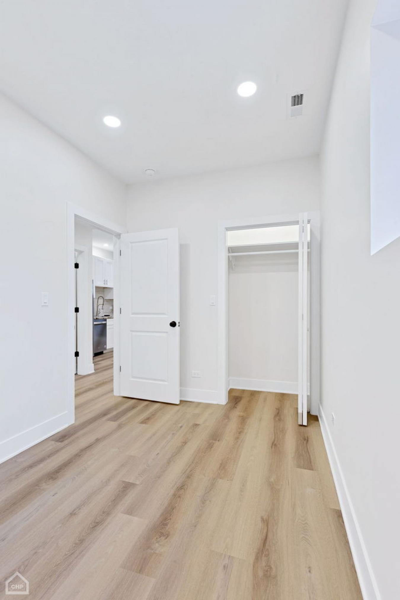 Chicago, Illinois, 60651, United States, 5 Bedrooms Bedrooms, ,Residential,For Sale,1765213